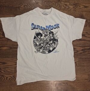 Hot Topic - Sailor Moon White Graphic T-Shirt - Size  L